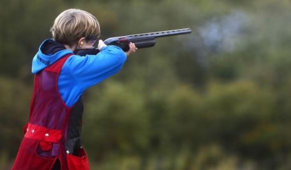 Kinderen op de schietbaan